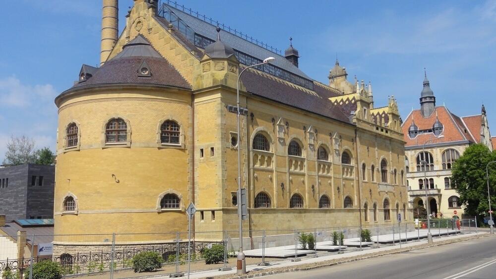 archivní foto budovy Lázní